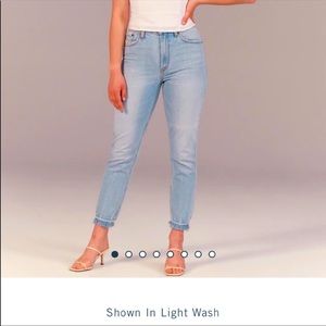 Abercrombie & Finch light wash Mom Jeans. “Curve Love”.